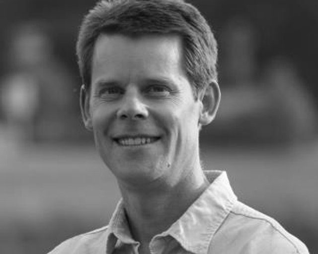 Headshot of Michael Thomas